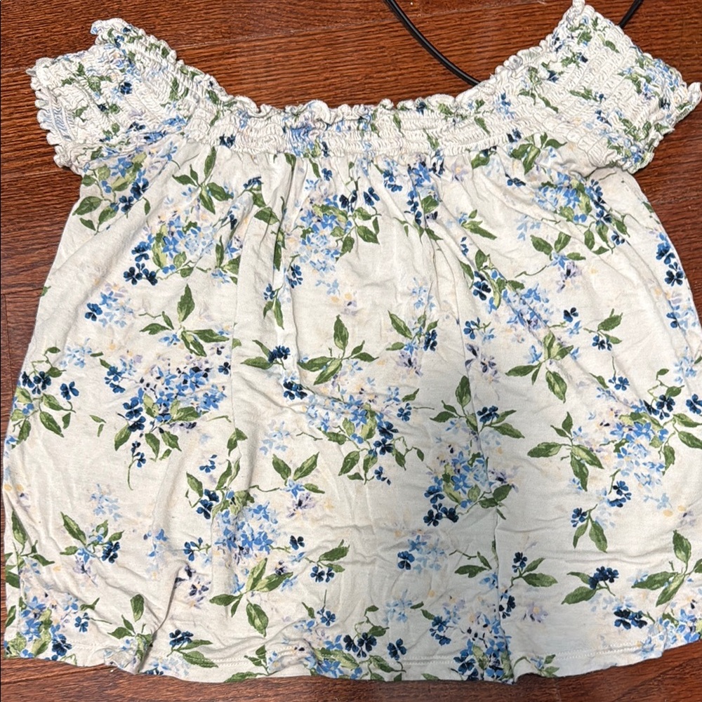 American Eagle Outfitters White and Blue Floral Blouse